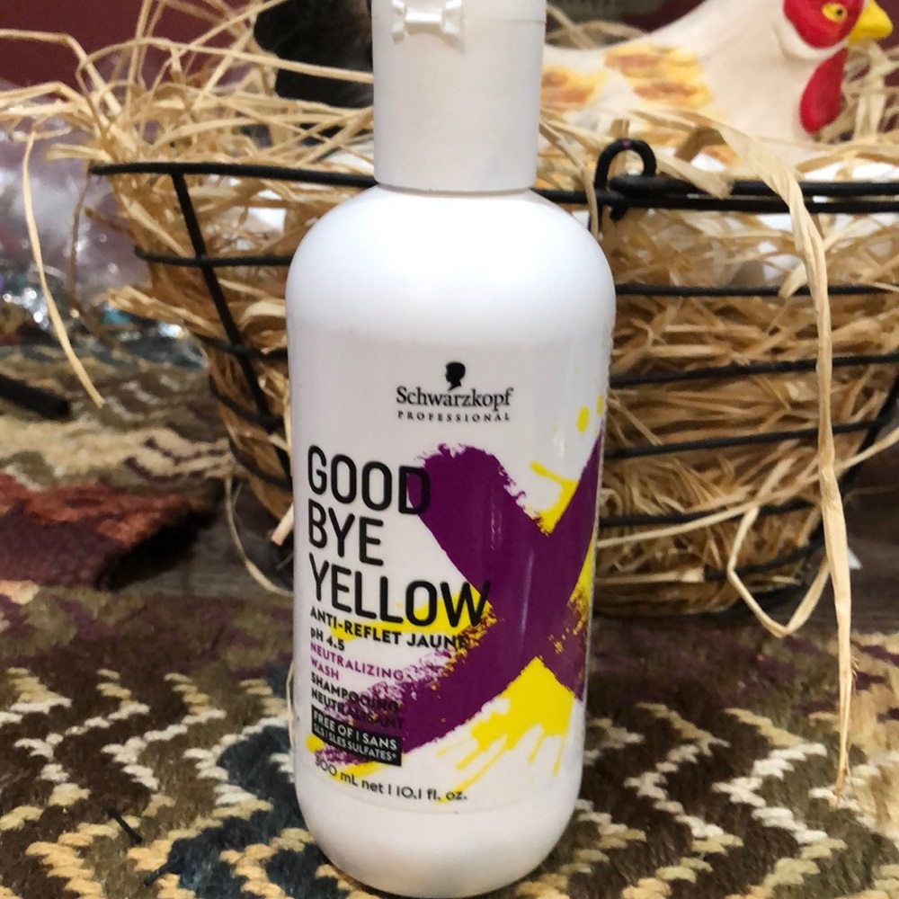 Schwarzkopf GOOD BYE YELLOW Neutralizing Bonding Purple Shampoo (NEW) 10.1 oz